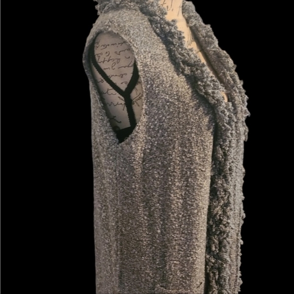 HP🔥🔥Gorgeous Grey Fuzzy Sweater vest/cardigan NWOT - Picture 3 of 16
